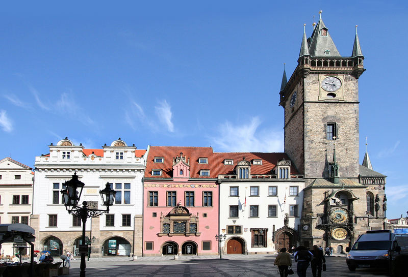 Ratshaus mit astromischer Uhr