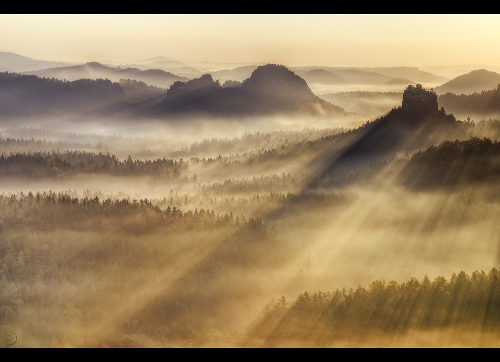 Raubschloss im Nebelmeer