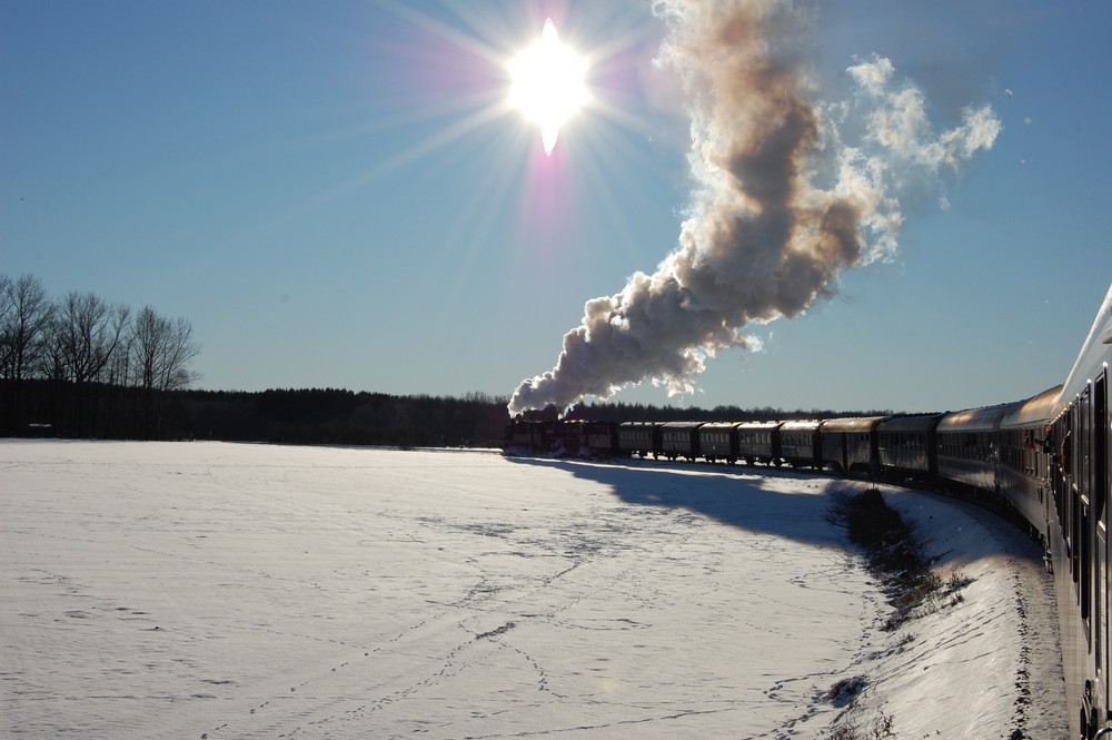 Rauch, Dampf, Schnee und Sonne