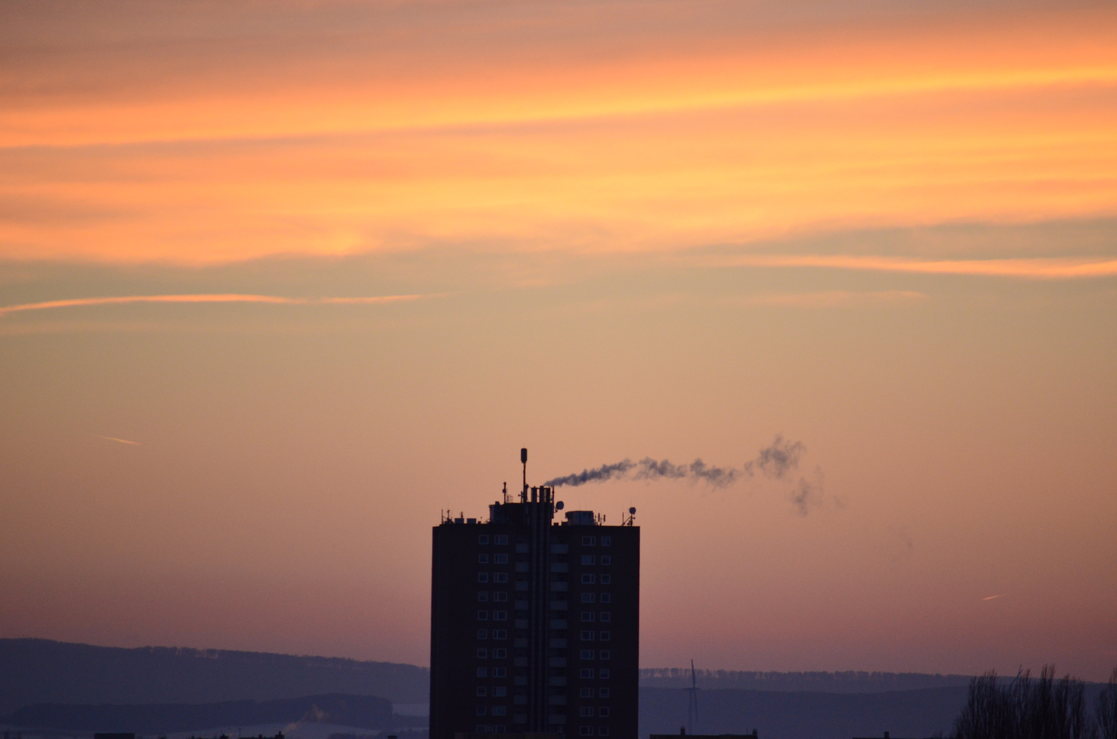 Rauch in den Himmel