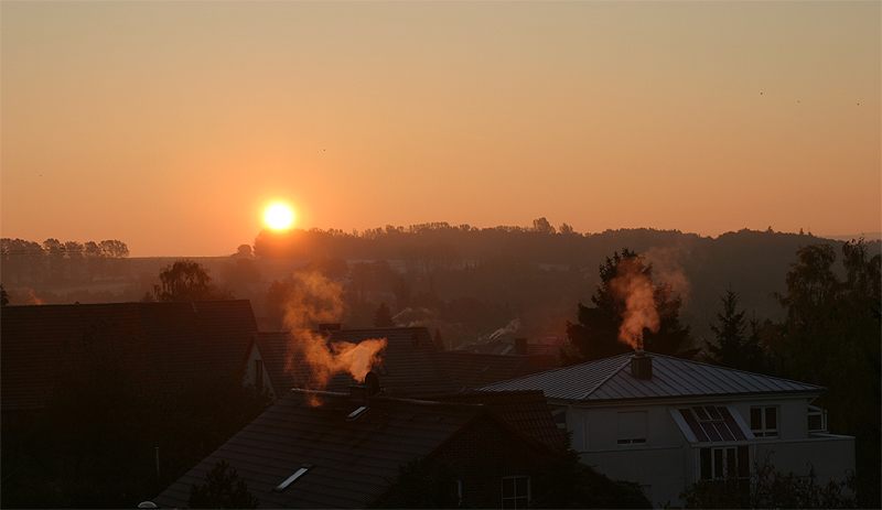 RAUCHENDE SCHORNSTEINE.............