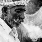 Rauchender Kamel Hirte auf der Pushkar Camel Fair