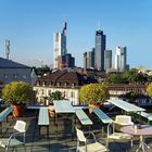 Raucherterasse mit Blick auf die Skyline