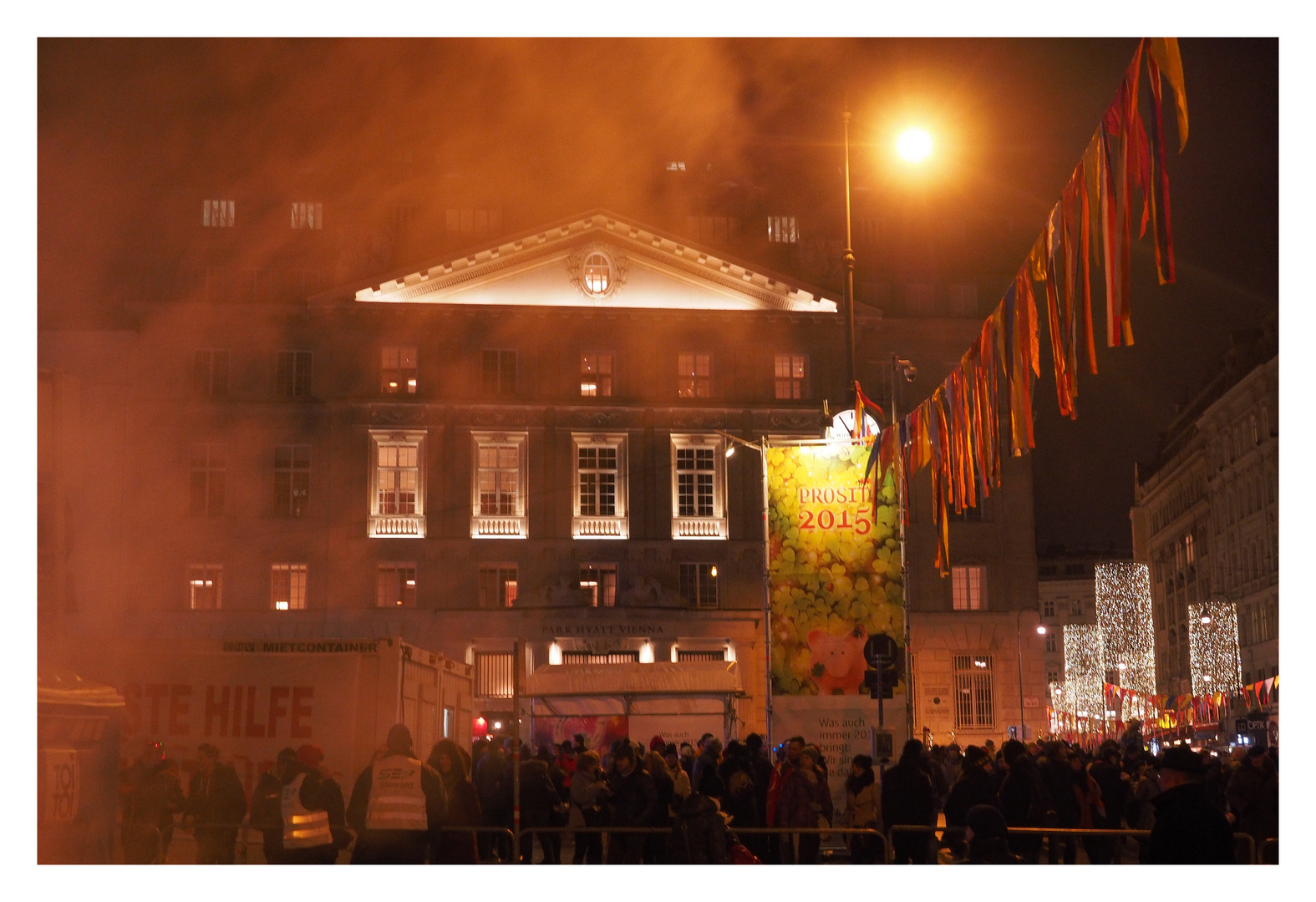 Rauchschwaden am Hof in Wien am Silvesterpfad