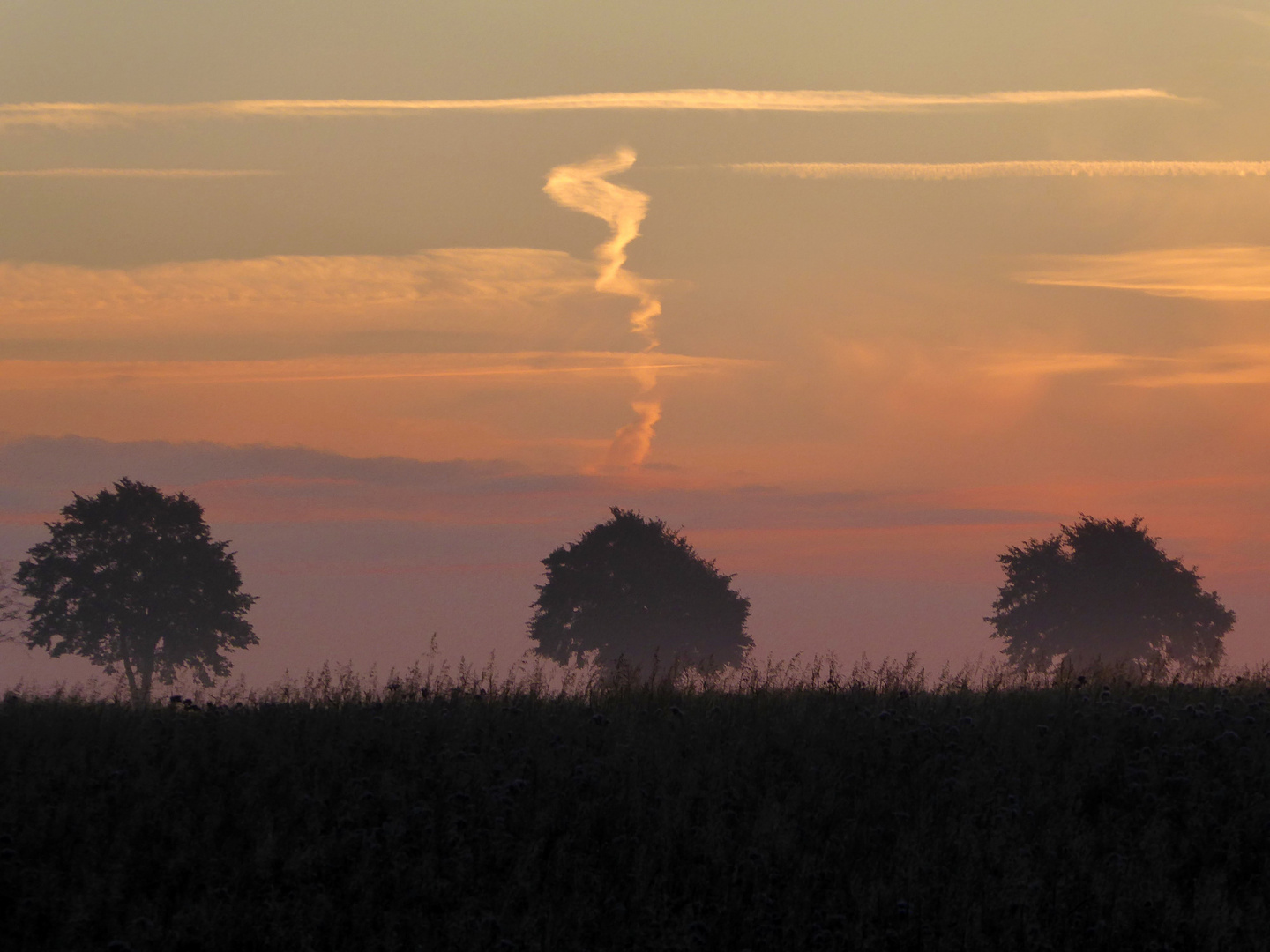 Rauchzeichen am frühen Morgen