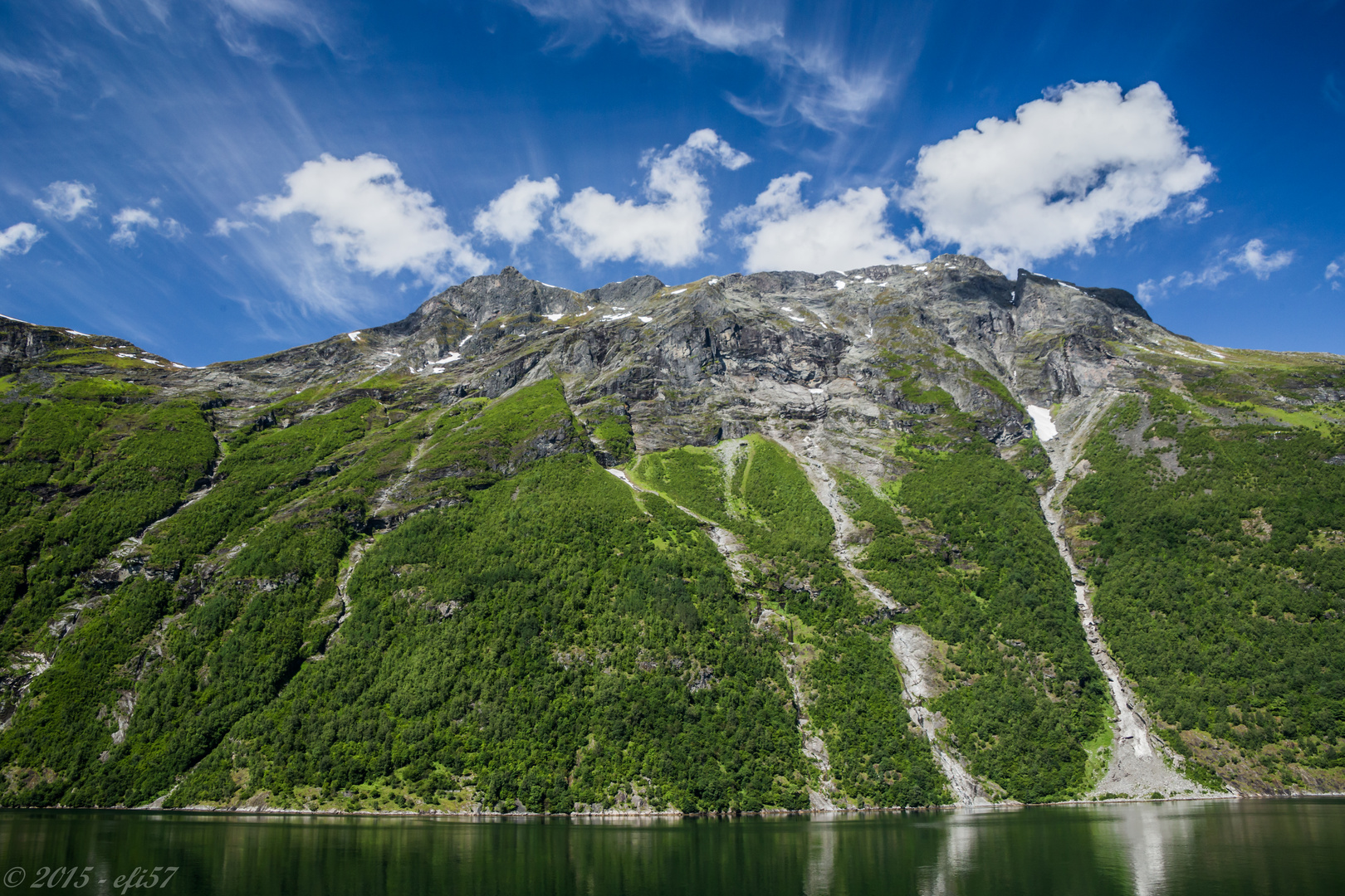 Rauchzeichen am Weg zum Geirangerfjord