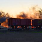 Rauchzeichen vor untergehender Sonne