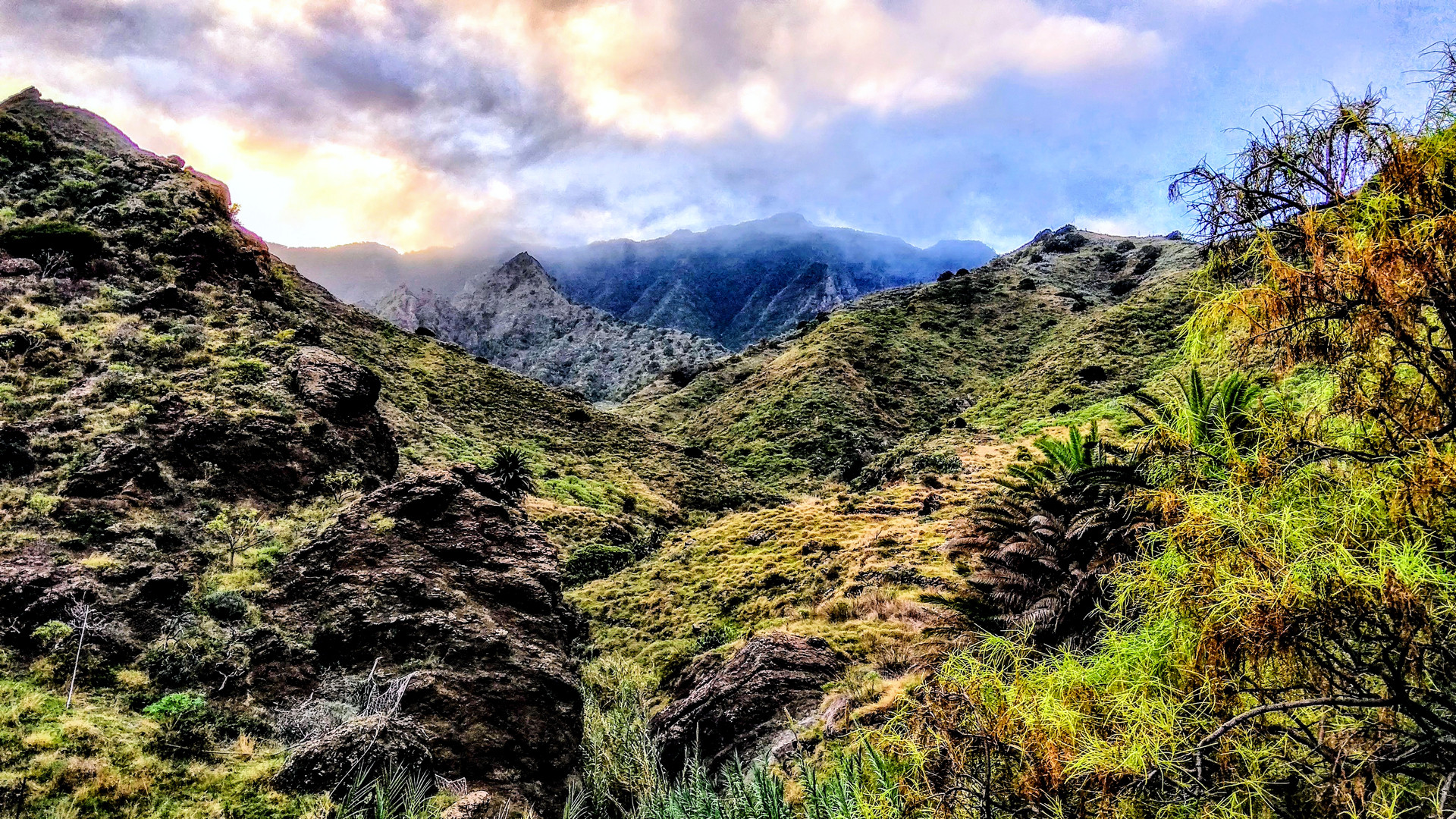 Raue Bergwelt oberhalb Hermigua - La Gomera