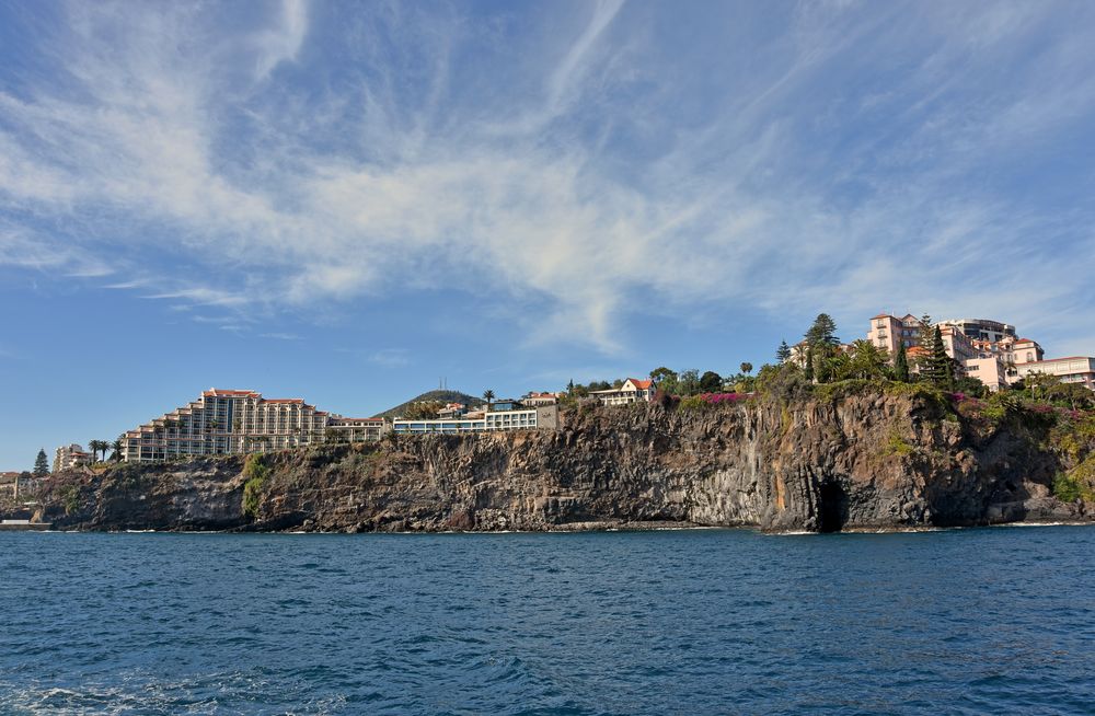 Raue Küstenlandschaft im Westteil von Funchal