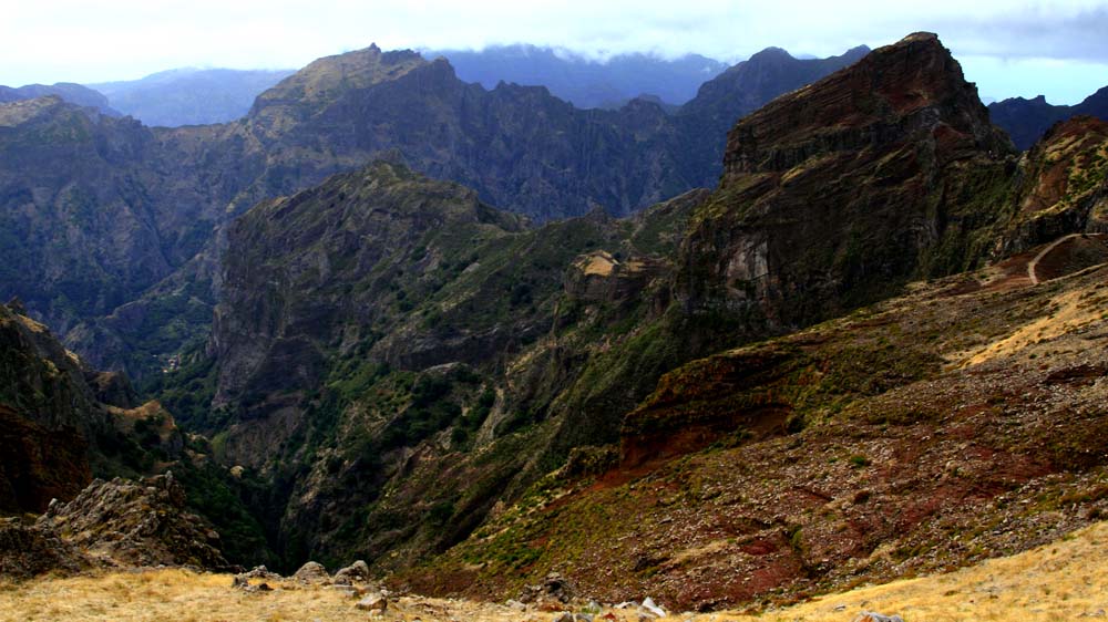 rauhe Gebirgslandschaft auf Madeira