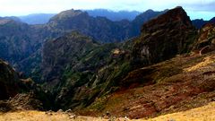 rauhe Gebirgslandschaft auf Madeira