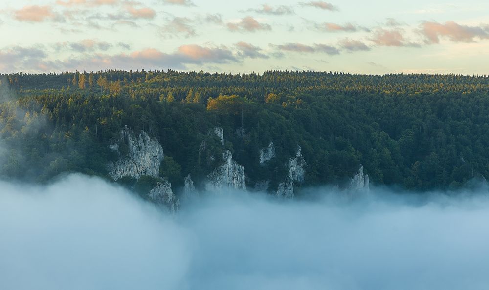 Rauher Stein - weiche Wolken 