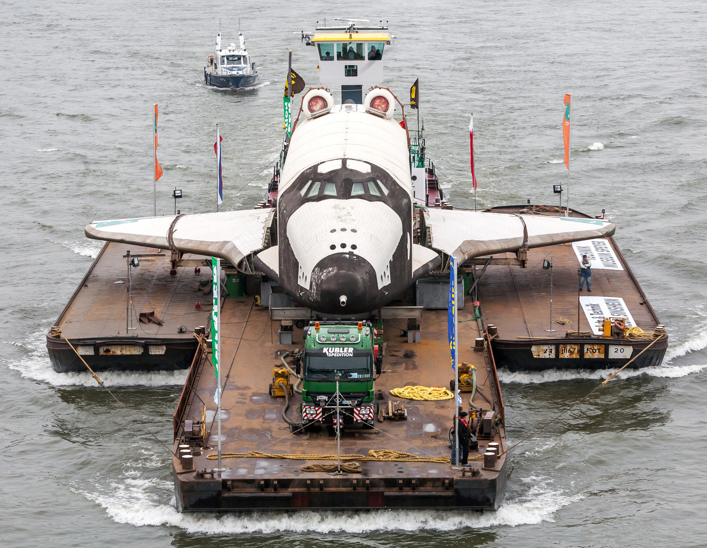 Raumfähre Buran auf Rhein