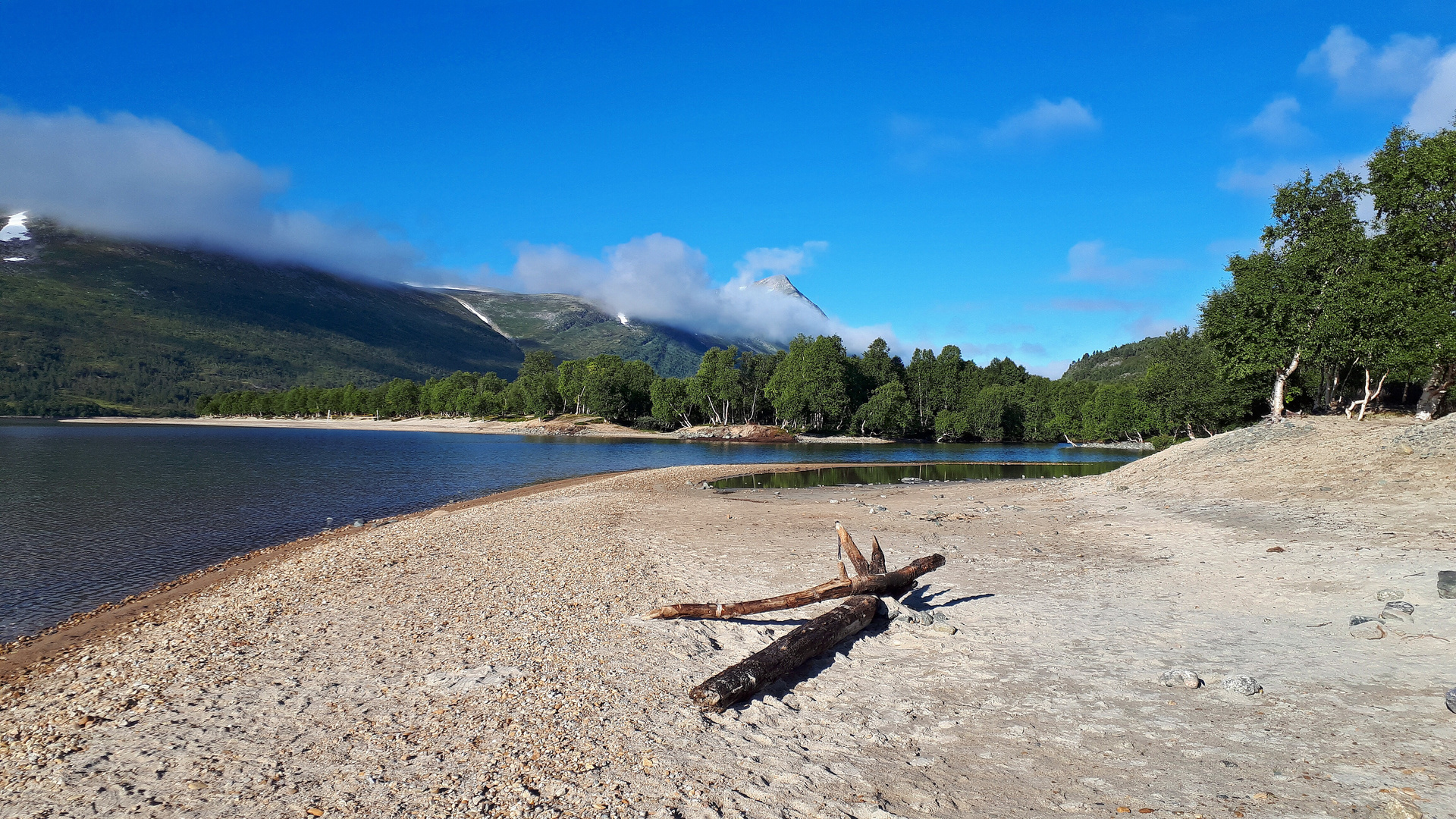 Rauøra Strand am Gjevilvatnet