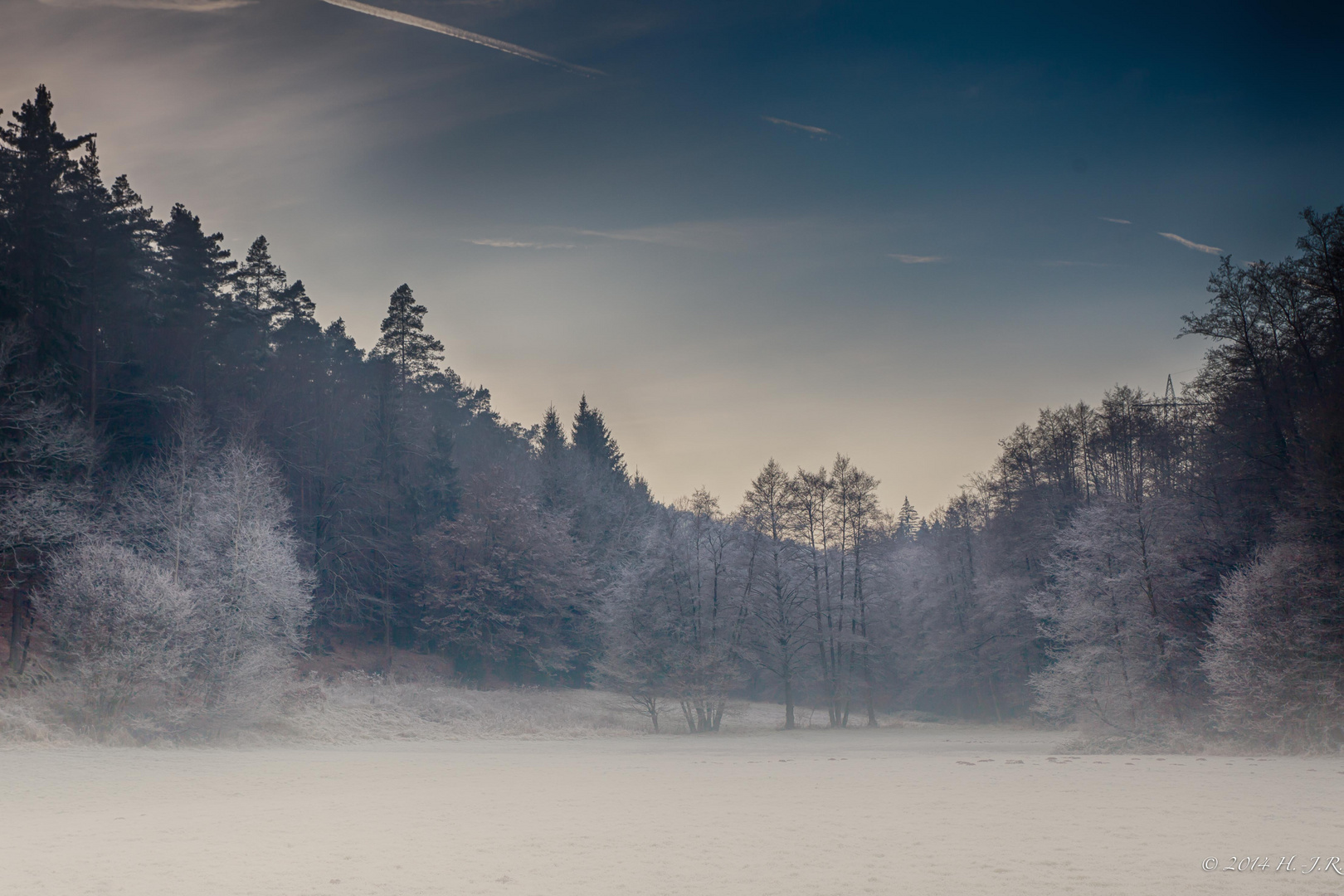 Raureif im Winter, Stellen die von der Sonne nicht erreicht werden