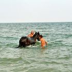 Raus aus der prallen Sonne - rein ins schwarze Meer