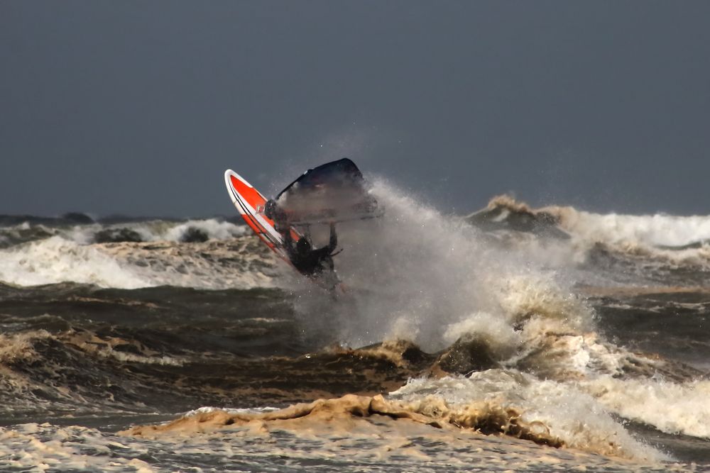 Raus aus der Suppe - Noordwijk aan Zee bei Sturm