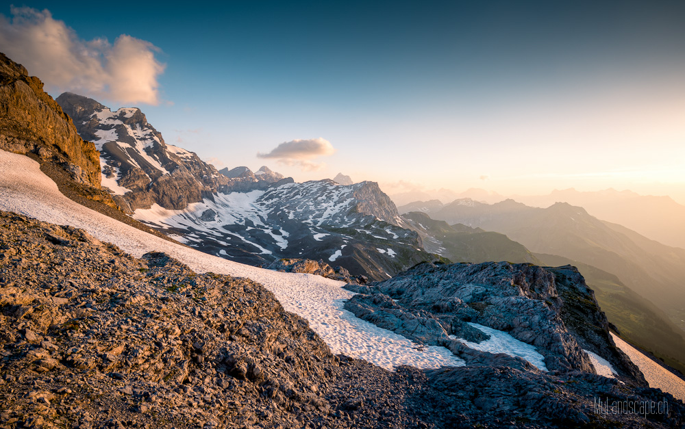 ^ Raustöckli: Schärhorn im letzten Licht ^