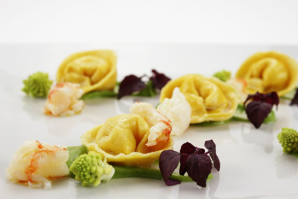 Ravioli di patate con broccolo romano e mazzancolle