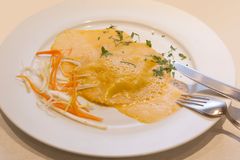 Ravioli vom Taschenkrebs mit Krustentierschaum