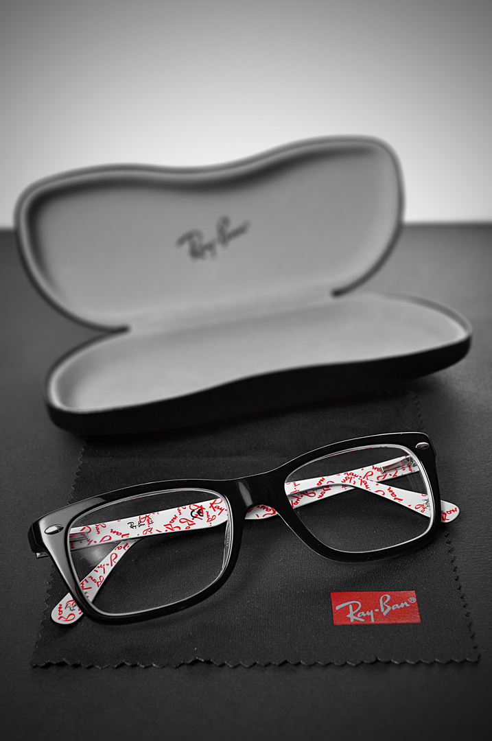 RAY BAN