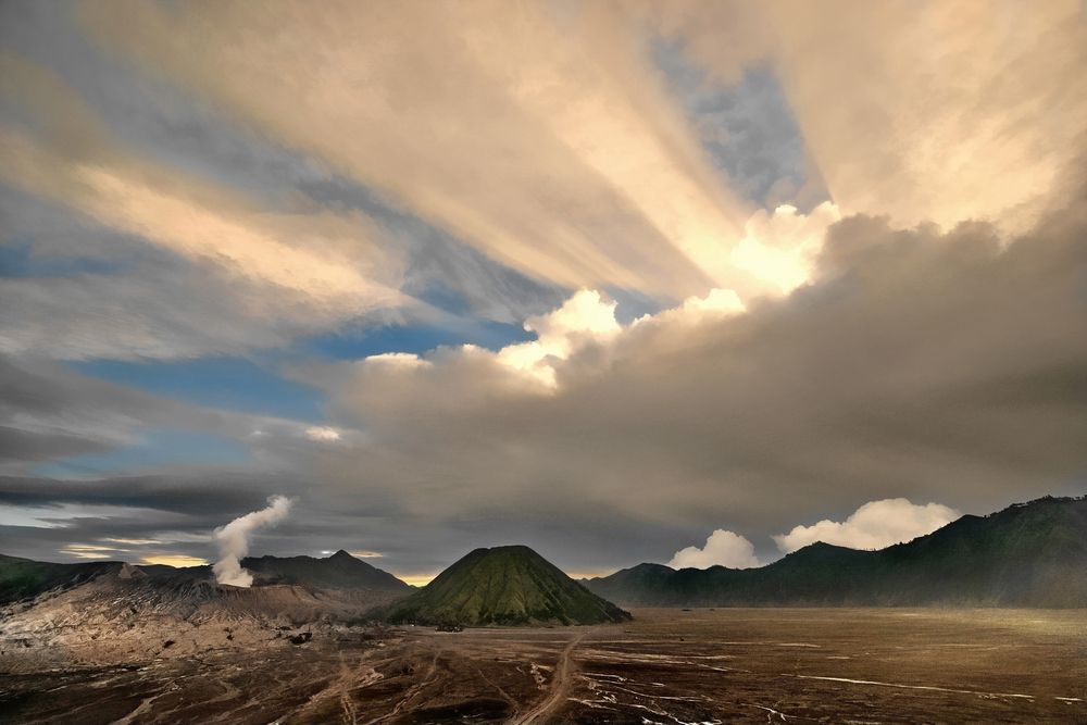 Ray Of Light at Vulkan Bromo