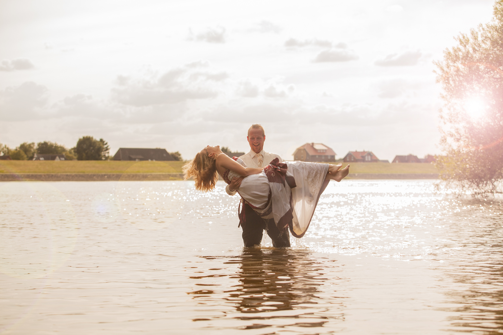 Raya und Flo an der Elbe