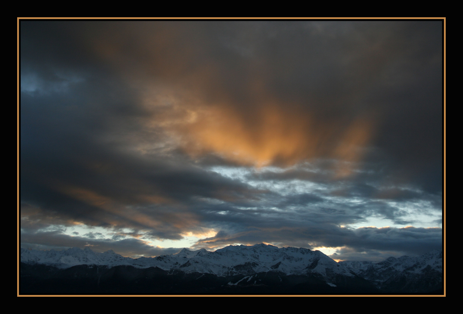 rayon de soleil au dessus de Belledonne au petit matin