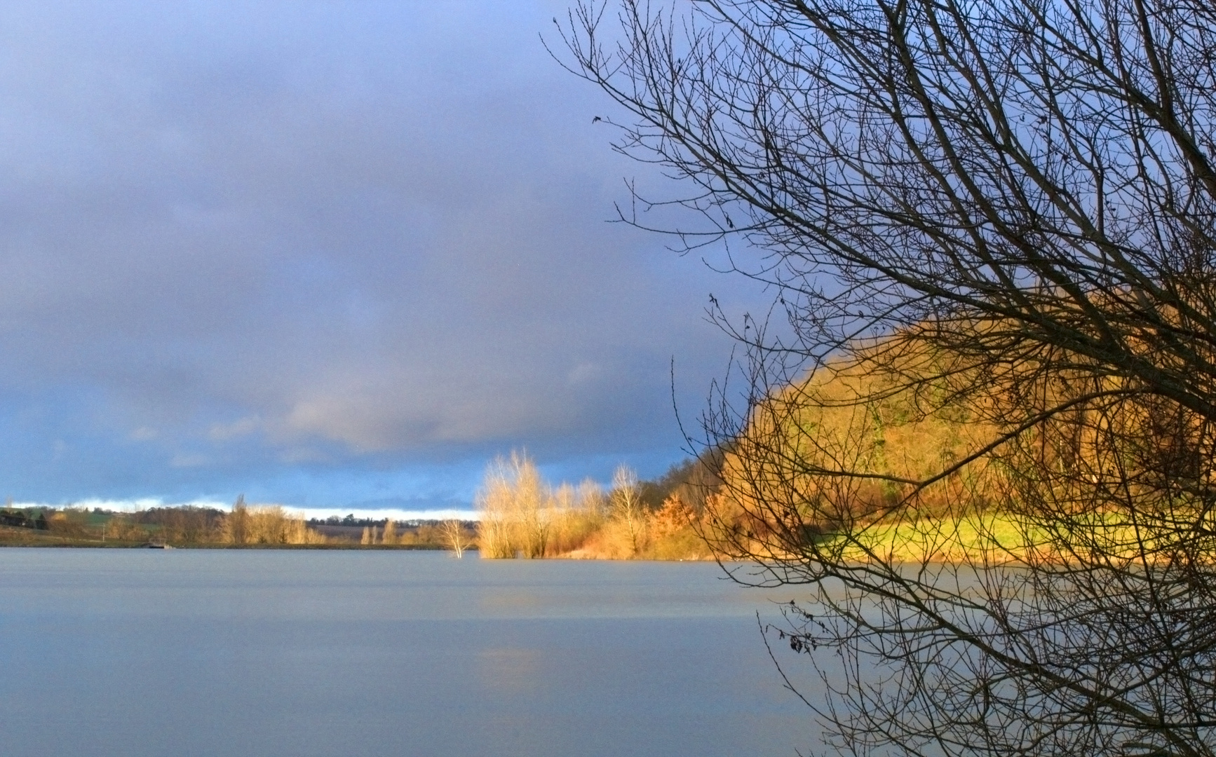 Rayon de soleil sur le lac du Bousquetarra en février