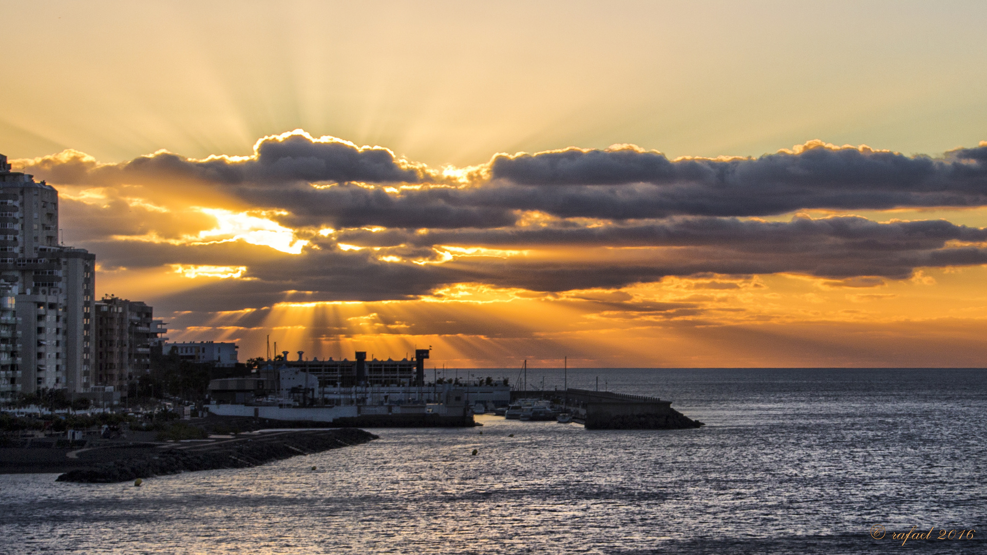 RAYOS DE LUZ SOBRE RADAZUL