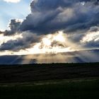 Rayos de sol de una nube de tormenta