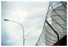 [ razor wire ]