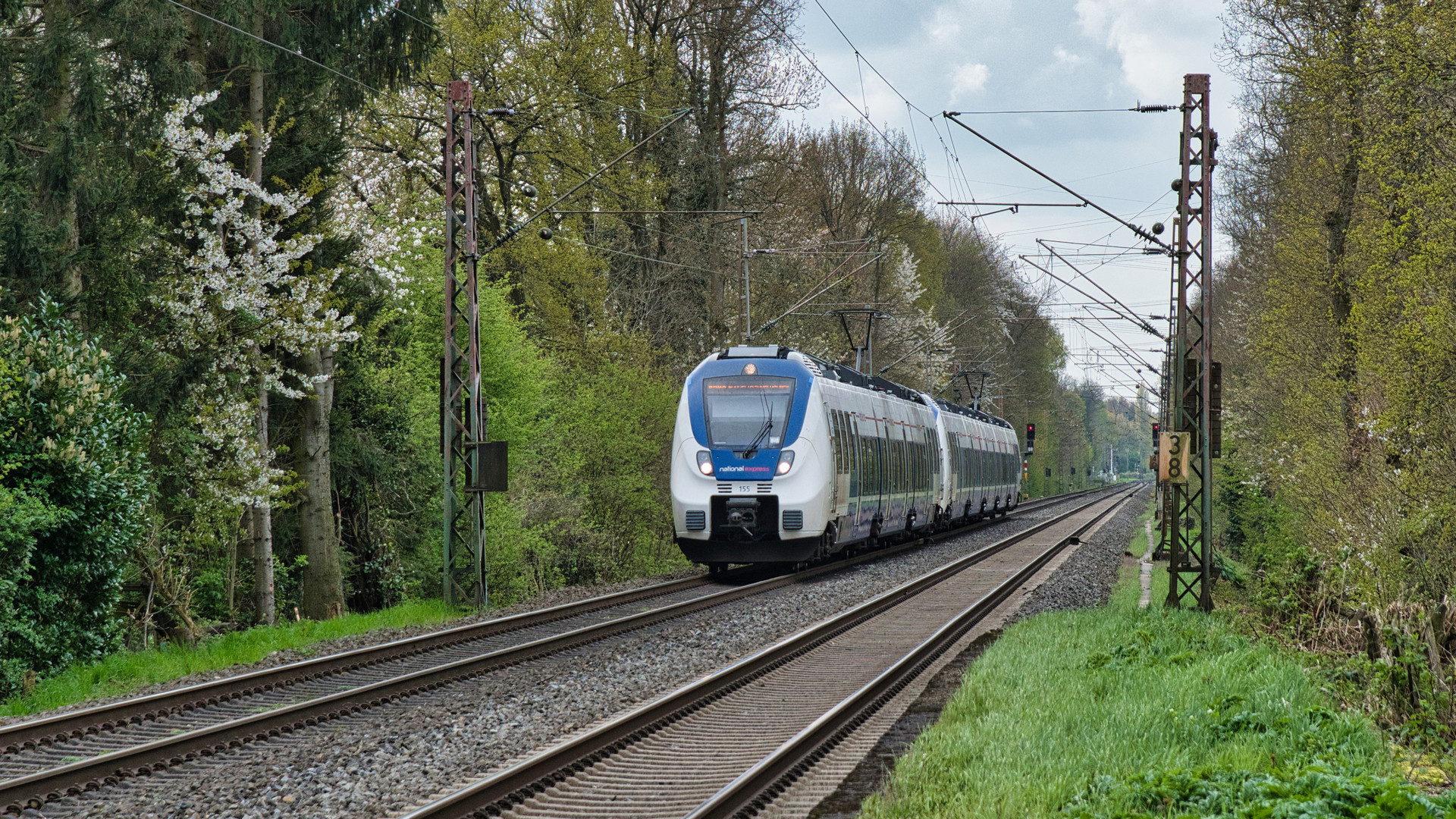 RB 48 bei der Einfahrt in Haan