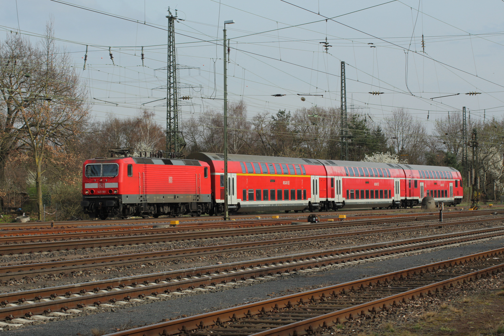 RB75 unterwegs nach Wiesbaden Hauptbahnhof (143 181)