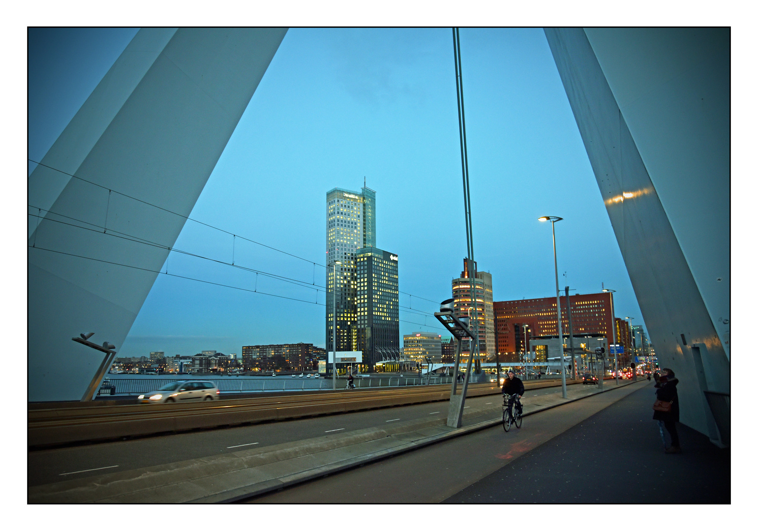 R'dam. Fietsen over de Erasmusbrug