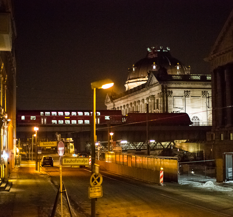 RE 1 an der Museumsinsel