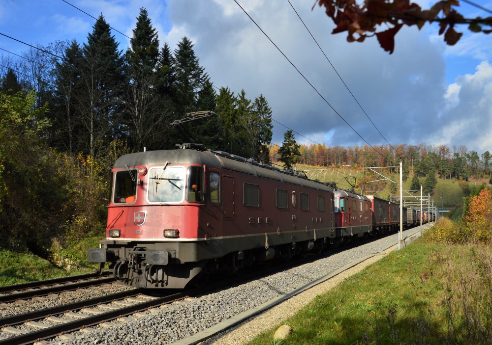 Re 10/10 bei Villnachern.