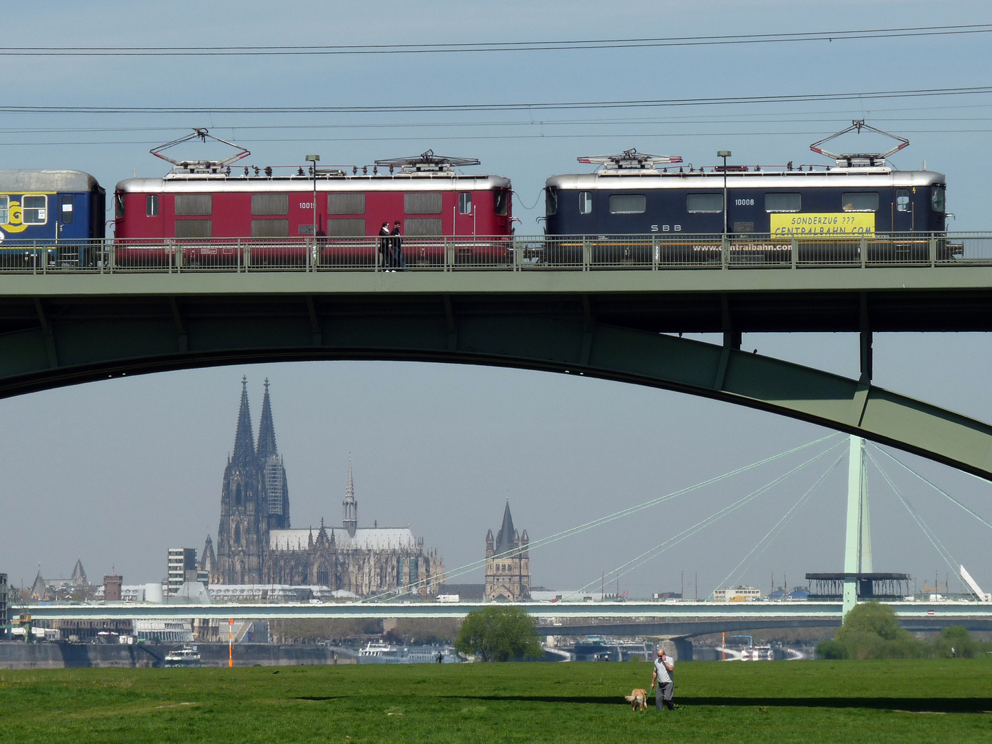 Re 4/4 I als Doppelpack auf der Kölner Südbrücke