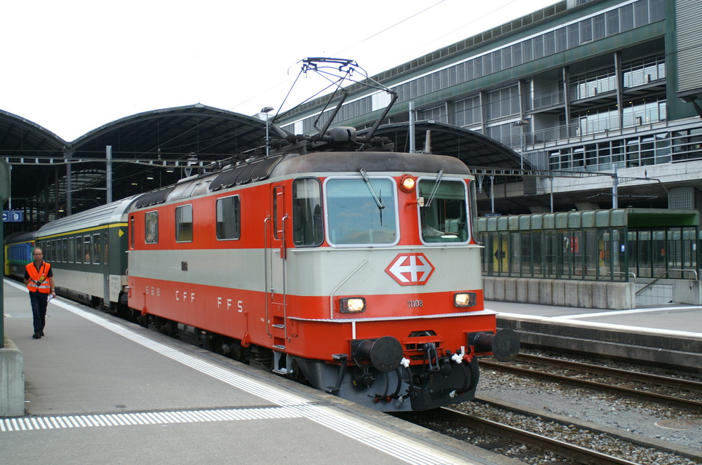 Re 4/4 II "Swiss Express"