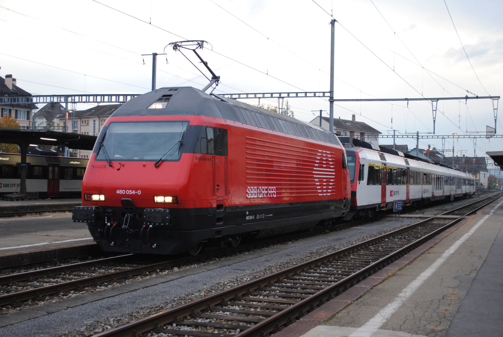 Re 460 + Domino, Gare Payerne