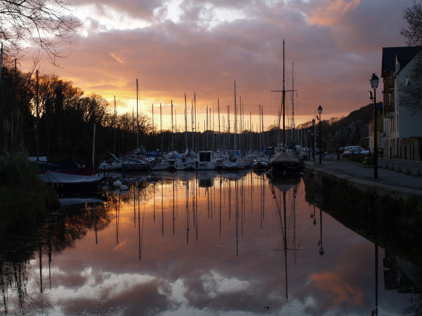 Re coucher de soleil sur le port