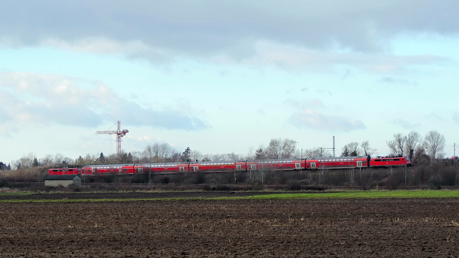 RE (Zwei 111er) von Frankfurt nach Mannheim (...in Fahrtrichtung links!)