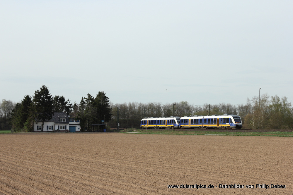 RE10 in Richtung Düsseldorf Hbf in Kaarst