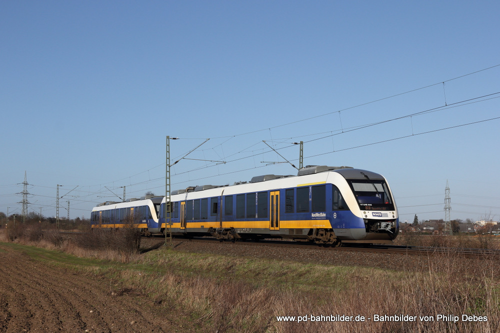 RE10 in Richtung Düsseldorf Hbf in Meerbusch Osterath