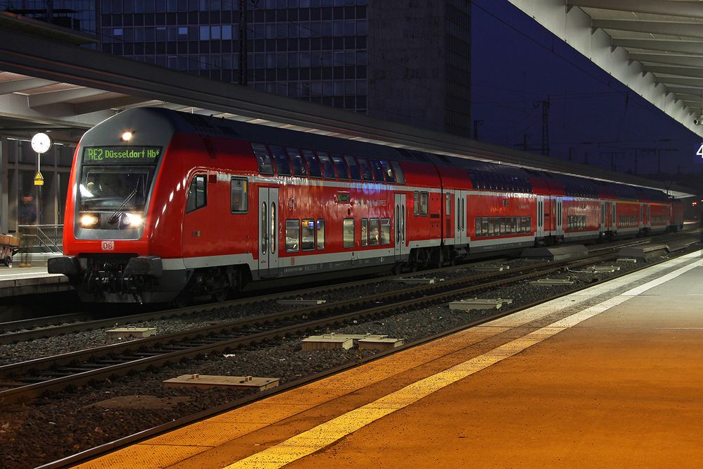 RE2 nach Düsseldorf HBF Foto & Bild züge, personenzüge, eisenbahn Bilder auf