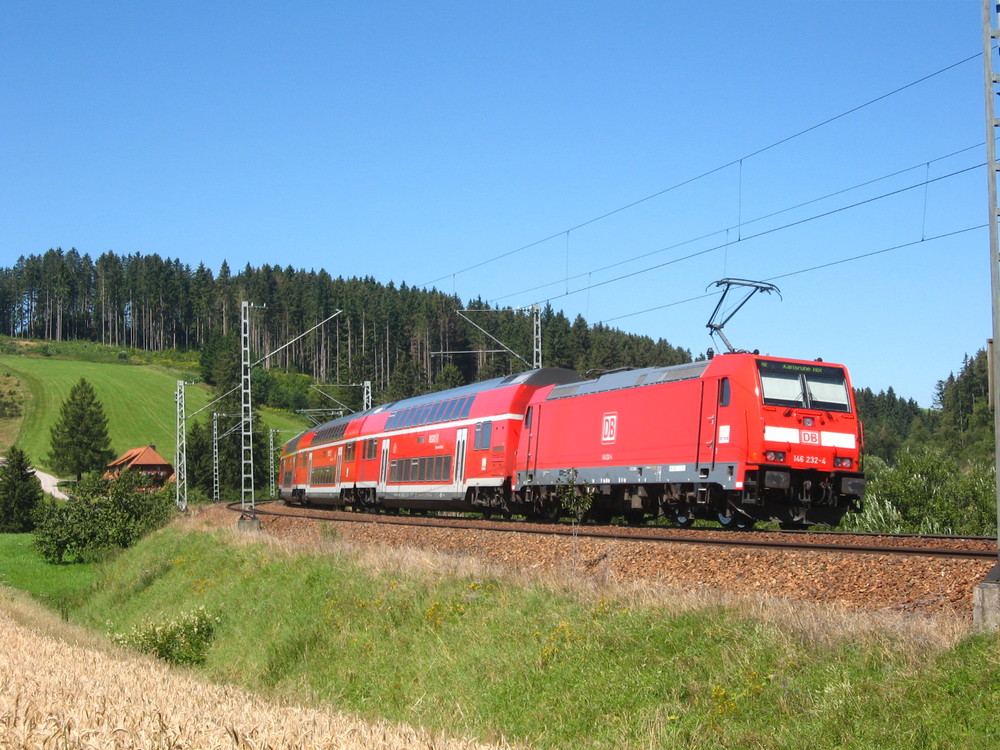 RE4708 mit 146 232-4 im Schwarzwald 5.8.07