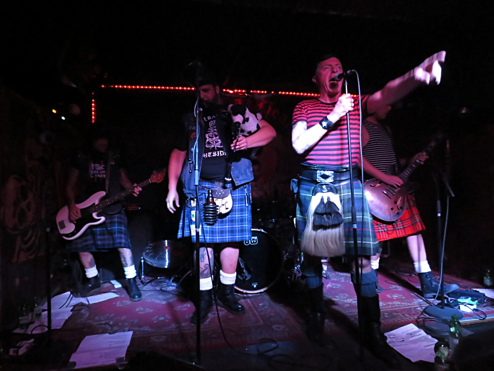 Real McKenzies / 3