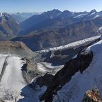 rechte Seite des Tiefblicks vom Kleinmatterhorn aus 3842m...