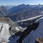 rechte Seite des Tiefblicks vom Kleinmatterhorn aus 3842m...