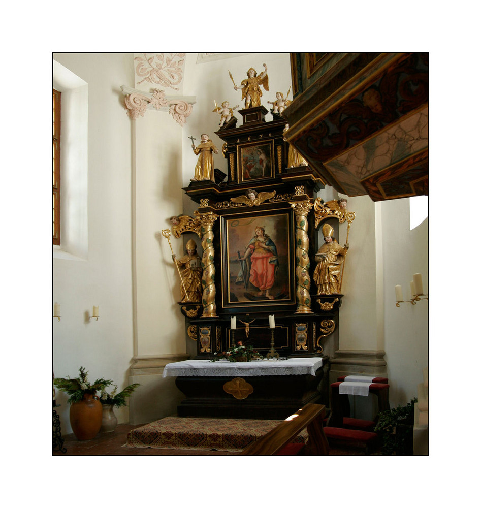 Rechter Seitenaltar 1